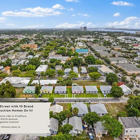 Modern Living 2-Bedroom,2 Bath Home Downtown Wpb